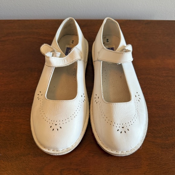 L'Amour White Mary Jane Dress Shoes - Picture 3 of 6